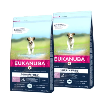 Eukanuba getreidefreies Welpen-Trockenfutter in Tüten, mit einem laufenden Welpen auf der Vorderseite, gekennzeichnet für kleine/mittlere Rassen, jeweils 3 kg.
