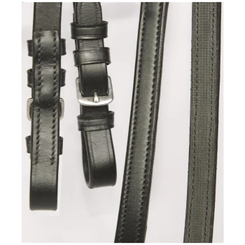 Drei schwarze Leder-Hundeleinen nebeneinander präsentiert, die verschiedene Stile und Schnallen auf einem weißen Hintergrund zeigen.