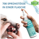 Hundezähne werden mit Happy Dental Haustierspray besprüht, Text lautet „700 Sprühstöße in einer Flasche“.