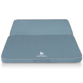 Blaues Haustierbett mit glatter Oberfläche, mit dem Logo 'KNUFFELWUFFF' in Weiß in der unteren Mitte.