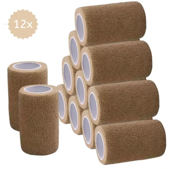 Ein Stapel von 12 Rollen braunem selbstklebendem Verband, mit einer strukturierten Oberfläche und einem weißen Innenkern, ideal für die Pflege von Haustieren.
