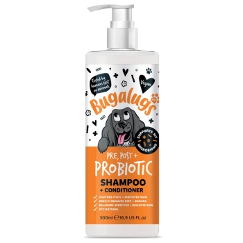 Weiße Pumpflasche Bugalugs Pre, Post + Probiotic Shampoo + Conditioner für Hunde, orange Etikett mit Cartoon-Hund und dem Hinweis 'Vegan'.