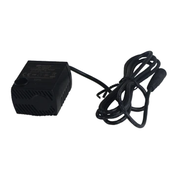 Pompe submersible noire avec un cordon d'alimentation, étiquetée "SP-400LV", adaptée aux aquariums ou aux fontaines.