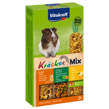 Vitakraft Kräcker Mix dla świnek morskich, z zdjęciem świnki morskiej i trzema warstwami smakołyków z miodem, warzywami i cytrusami.