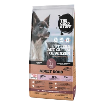 Tüte 'THE GOOD STUFF' Adult-Hundefutter mit Hundebild, deutschem Text 'FÜTTERN MIT GUTEM GEWISSEN' und Aufschrift 'ADULT DOGS'.