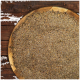 Eine Holzschüssel gefüllt mit einer groben, bräunlich-grauen Mischung aus Kräutern und Gewürzen, vor einem rustikalen Holz-Hintergrund.