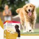 Een golden retriever benadert de camera, met een doos Beaphar 'Bonbons' hondensnoepjes met knoflook en Omega 3&6 op de voorgrond.
