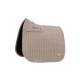 Beige gestepptes Sattelpad mit einem Fischgrätenmuster, mit einer schwarzen Unterseite und einem Logo in der Ecke.