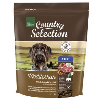 Hundefutterbeutel mit der Aufschrift "Real Nature Country Selection Mediterranean" mit einem Hund und Zutaten: Büffel, Rind, Kastanien, Mozzarella.