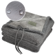 Grau Haustierdecke mit einer weichen, flauschigen Textur, mit einem gebundenen Band und einem Logo-Patch; im Bild sind Wassertropfen auf dem Stoff zu sehen.