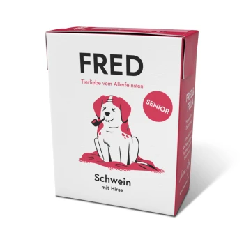 FRED 10x390g SENIOR Schwein Karton mit Hundefutter, beschriftet mit "FRED", mit einer Cartoon-Hund-Illustration, die den Text "Senior" und "Schwein mit Hirse" zeigt.