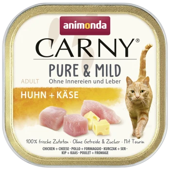Animonda Carny Pure & Mild Nassfutter-Schale für erwachsene Katzen, „Huhn + Käse“ (Huhn + Käse), Fleischstücke, Käsewürfel und orangefarbene Katze.