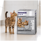Braun getigerte Katze neben einer grauen Katzentoilette, beschriftet mit 'PREMIERE I ♥ my cat' und 'MULTI-CAT CARBON CONTROL'.