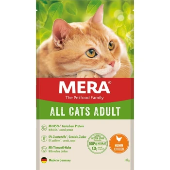 Cats For All Adult Kurczak 10 kg Torba z karmą dla kotów dorosłych MERA All Cats zbliżenie na rudo-kota, podkreślająca 85% białka zwierzęcego i kurczaka z dobrostanu.