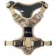 Ein hundegeschirr mit Camouflage-Muster, mit verstellbaren Riemen und einem Metall-D-Ring zur Leinenbefestigung, mit dem Markennamen "HUNTER."