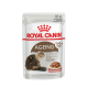 Pochette de nourriture pour chat Royal Canin Ageing pour chats seniors de 12 ans et plus, avec une image de chat et du texte en plusieurs langues.