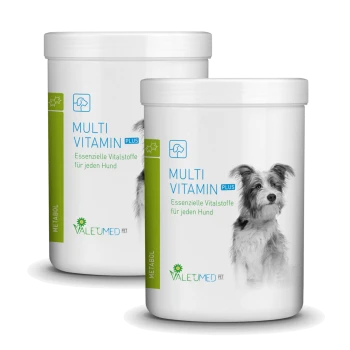 Behälter von "Multi Vitamin Plus" für Hunde, mit einem schwarz-weißen Hund und deutschem Text: "Essenzielle Vitalstoffe für jeden Hund."