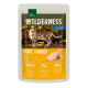 Beutel mit Real Nature Wilderness Adult Katzenfutter, das "Reines Truthahn" mit einem 99%igen Truthahnanteil zeigt, mit einer Katze im Hintergrund und Nährwertangaben.