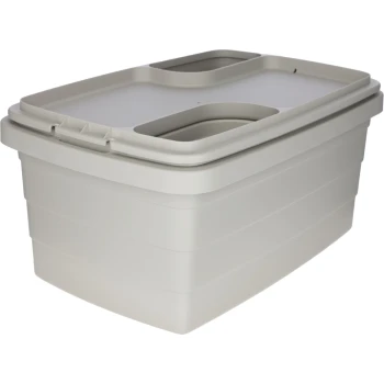 Großer beiger Kunststoffbehälter zur Aufbewahrung von Tierfutter mit sicherem Deckel und integrierten Griffschlitzen.