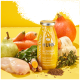 Eine Flasche SmoothieDog Hühnersnack für Hunde, umgeben von frischen Zutaten: Huhn, Karotten, Birne, Kürbis und Kräutern auf einem gelben Hintergrund.