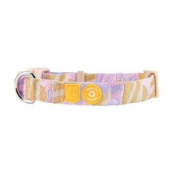 Pastellrosa-, violett- und beigegestreiftes Hundehalsband mit Metall-D-Ring und orangen Anhängern: WOOLLY WOLF; RECYCLED DOG GEAR.