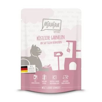 Mjamjam Haustierfutterbeutel mit einer Katzenillustration, beschriftet mit "Köstliche Garnelen an saftigem Hühnchen," die hochwertige Zutaten und Vitamine zeigt.