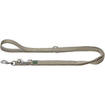 Beigefarbene, gepolsterte Nylon-Hundeleine mit drehbaren Metallkarabinern und D-Ring, Schlaufenhandgriff und kleinem grünen Anhänger mit gelbem Text