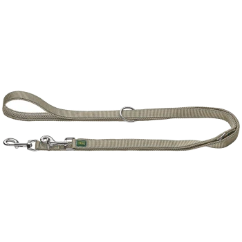 Beigefarbene, gepolsterte Nylon-Hundeleine mit drehbaren Metallkarabinern und D-Ring, Schlaufenhandgriff und kleinem grünen Anhänger mit gelbem Text