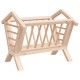 Holzhaustierbett mit einem haushäuslichen Design, mit lamellierten Seiten und einem stabilen Boden, ideal für kleine Tiere.
