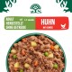 Hundefutter in einer grünen Schüssel, beschriftet mit "Huhn mit Gemüse", geeignet für erwachsene Hunde im Alter von 1-7 Jahren, getreidefrei.