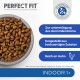 Kom met droog kattenvoer met brokjes, gelabeld "PERFECT FIT," met tekst over ondersteuning van de darmmicrobiota, hoogwaardige ingrediënten en kipinhoud.