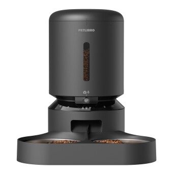 Automatischer Futterspender für Haustiere im eleganten schwarzen Design mit einem transparenten Futterbehälter, ausgestattet mit zwei Edelstahlschalen und einem Bedienfeld.