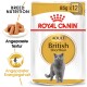 Royal Canin Adult British Shorthair Katzenfutterverpackung, mit einer grauen Katze, mit Text, der die Rassenernährung und den Energiegehalt hervorhebt.