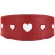 Breites rotes Lederhalsband mit weißen herzförmigen Ausschnitten und dekorativer Naht.