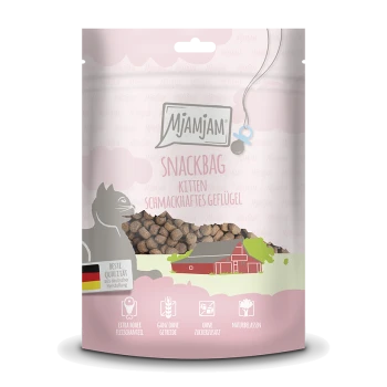 Mjamjam Snackbag voor kittens, met een roze achtergrond en een speelse katgrafiek, met kip-smaak brokjes.