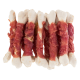 Ein Stapel von Hundekau-Knochen, umwickelt mit Fleischstreifen, zeigt eine Mischung aus weißem Knochen und rötlichem Fleisch.