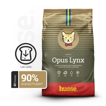 Tüte Opus Lynx Katzenfutter, getreidefrei, mit einer Katzenillustration, mit Text, der 90% tierisches Protein und niedrige Kohlenhydrate hervorhebt.