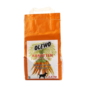 Ein 2,5 kg Beutel mit Olewo getrockneten und pelletierten Karotten für Hunde, mit einem leuchtend orangefarbenen Design und einer schwarzen Silhouette eines Hundes.
