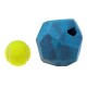 Ein leuchtend gelber Tennisball neben einem blauen, geometrisch geformten Hundespielzeug mit der Aufschrift "RUFFWEAR."