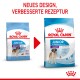 Zwei Royal Canin Hundefutterbeutel mit der Aufschrift "JUNIOR GIANT" und "JUNIOR 8-18/24 Monate", mit einem roten Pfeil, der auf einen Übergang hinweist.