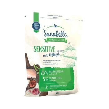 Sanabelle Sensitive Katzenfutterverpackung, mit einem grünen Etikett, das '25% Geflügelfleisch' und '5% frische Leber' angibt, 400g.