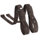 Braunes Wildleder-Haustiergeschirr mit verstellbaren Riemen und einer Metallschnalle, mit einem auf dem Riemen geprägten Logo.