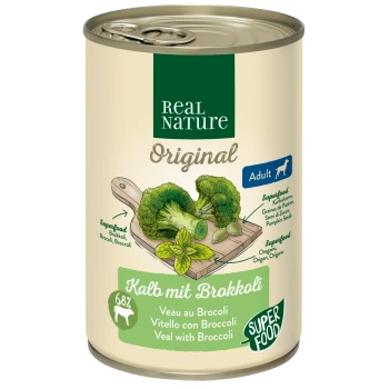 Dosen-Hundefutter mit der Aufschrift "Real Nature Original" mit Kalbfleisch und Brokkoli, das Superfoods wie Brokkoli und Oregano hervorhebt.
