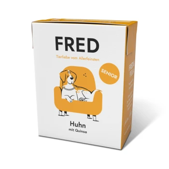 FRED 10x390g SENIOR Huhn Karton mit Hundefutter, beschriftet mit 'FRED', mit einem cartoonhaften Hund auf einer Couch, mit dem Text 'Huhn mit Quinoa' und 'SENIOR.'