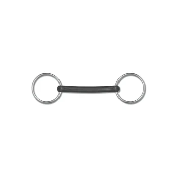 Schwarzes Gummihundespielzeug mit zwei Metallringen an jedem Ende, entworfen zum Ziehen und Apportieren.