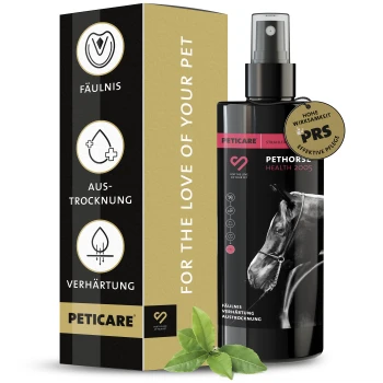 Eine Sprühflasche mit der Aufschrift "PETHORSE HEALTH 2005" von Peticare, mit einem schwarz-weißen Bild eines Pferdekopfes, mit einem grünen Blatt an der Basis.