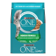 Verpackung von Purina ONE Indoor Formula Katzenfutter mit einer grauen Katze, mit Text, der Vorteile wie Verdauungsunterstützung und natürliche Abwehrkräfte hervorhebt.
