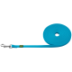 Eine leuchtend blaue Hundeleine, ordentlich aufgerollt, mit einem Metallclip an einem Ende und einem kleinen gelben Etikett mit dem Markennamen "HUNTER."