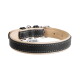 Zwarte leren hondenhalsband met beige voering, zilveren gesp en hangend hangertje met de tekst 'IK BEN VERLOREN'.