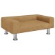 Hellbraunes Wildleder-Haustiersofa mit Metallbeinen auf weißem Hintergrund.
